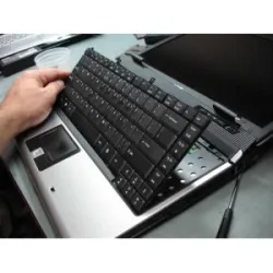 WYMIANA KLAWIATURY W LAPTOPIE